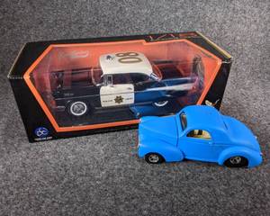 lot 43 image: Lot of 2 Die Cast Collectible Cars