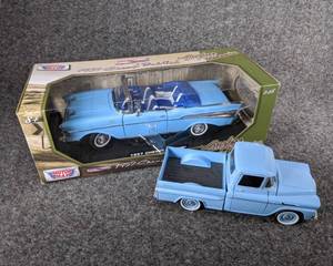 lot 44 image: Lot of 2 Die Cast Collectible Cars