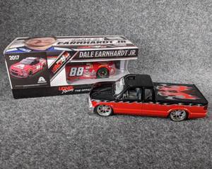 lot 47 image: Lot of 2 Die Cast Collectible Cars
