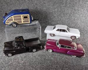 lot 53 image: Lot of 3 Die Cast Collectible Cars & 1 Plastic Trailer