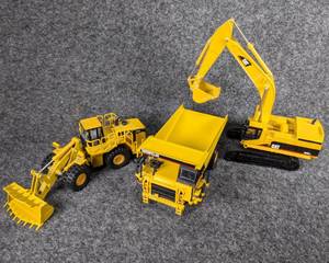 lot 68 image: Lot of 3 Die Cast Caterpillar Machines