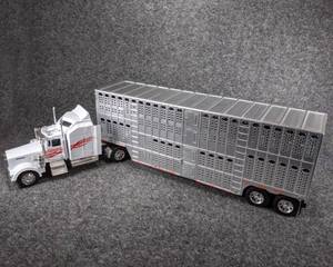 lot 69 image: Kenworth Semi and Livestock Trailer