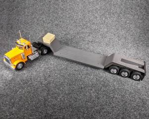 lot 77 image: Peterbilt Semi with Flatbed Trailer