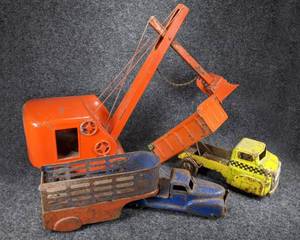 lot 79 image: Lot of 3 Antique Toys