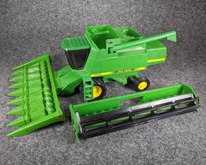 lot 82 image: John Deere 9500 Combine