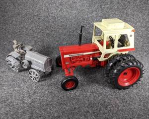 lot 86 image: Lot of 2 Tractors - Die Cast and Cast Iron