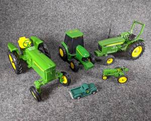 lot 88 image: Lot of 5 John Deere Collectibles