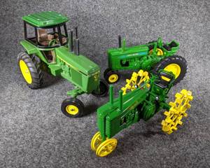 lot 89 image: Lot of 3 John Deere Tractors