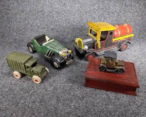 lot 98 image: Lot of 4 Vehicle Collectibles