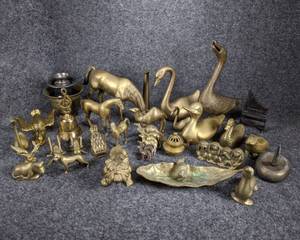 lot 105 image: Miscellaneous Brass Figurines