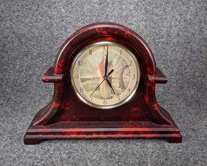 lot 108 image: Mantle Clock