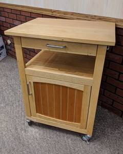 lot 3 image: Rolling Kitchen Cart