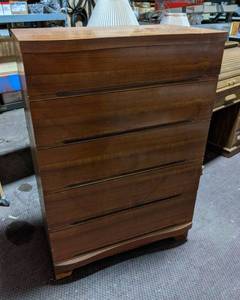 lot 4 image: 5-Drawer Tall Dresser