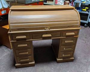 lot 10 image: Roll Top Desk