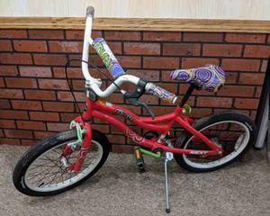 lot 119 image: 18 Girls Bike
