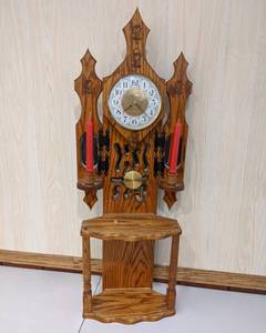 lot 110 image: Oak Clock with Pendulum