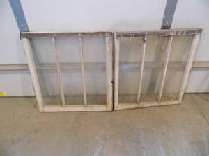 Lot of 2 Windows