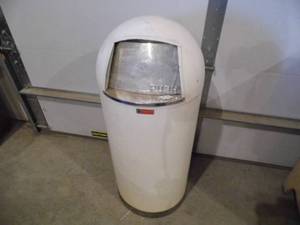 Garbage Can w Liner