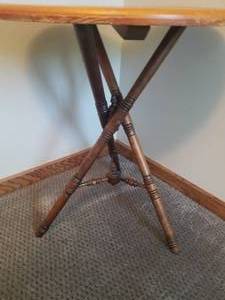 lot 106 image: Round Side Table
