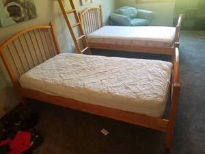 lot 58 image: Twin Bunk Beds