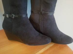 lot 35 image: Dana Buchman Boots Womens 8