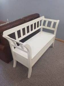 lot 66 image: Cute White Bench