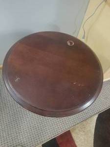 lot 108 image: Round Side Table
