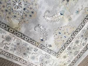 lot 87 image: Traditional Silver Area Rug
