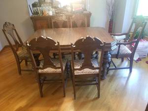 lot 2 image: Wonderful Vintage Dining Set