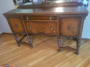 lot 1 image: Beautiful Antique Buffet
