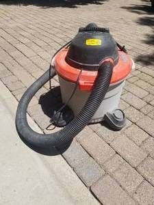 lot 86 image: Rigid 34 Litre Shopvac