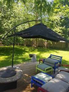 lot 12 image: Large Outdoor Umbrella