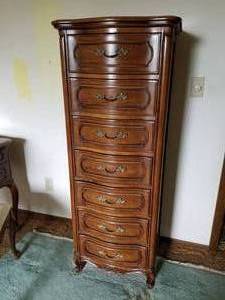lot 53 image: Thomasville 7 Drawer Lingerie Chest