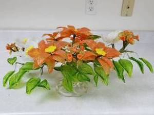 lot 89 image: Hollywood Regency Floral Glass Centerpiece