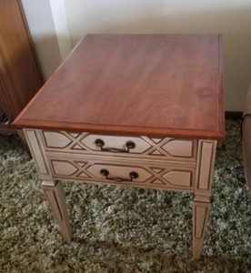 lot 127 image: Stylish Mid Century Side Table by Heritage