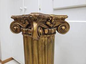 lot 137 image: Classical Roman Column Pedestal