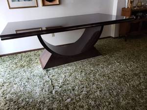 lot 5 image: Modern Hi Gloss Mahogany Dining Table with Silver Banding