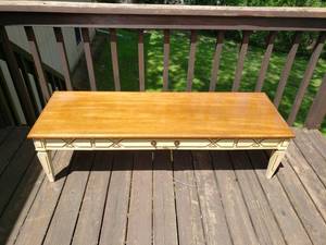 lot 125 image: Stylish Mid Century Coffee Table by Heritage