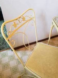 lot 121 image: Sunshine Yellow Iron Table with 4 Chairs