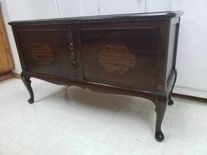 lot 91 image: Beautiful Cedar Hope Chest by ROOS