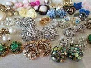 lot 110 image: 46 Pairs of Vintage Clip On Earrings