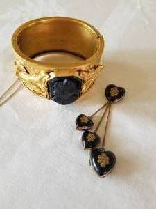 lot 30 image: Striking Victorian Black Cameo Cuff Bracelet with Heart Locket Pin