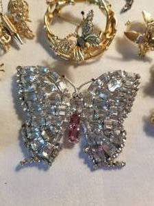lot 103 image: Insect Bug Brooch Collection  Butterflies, Bees, Beetles and Dragon Fly