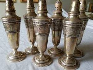 lot 19 image: International Sterling Wedgwood Pattern Salt and Peppers 398g