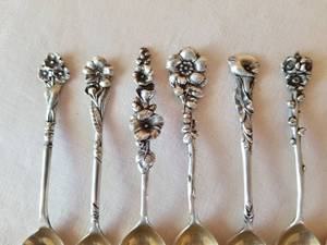 lot 16 image: Delicate Sterling Silver Floral Demitasse Spoon Set