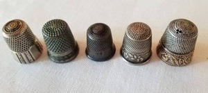 lot 39 image: Collection of 5 Antique Thimbles  Sterling