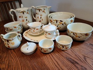 lot 5 image: Lot of Jewel Tea Dishes