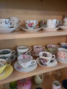 lot 7 image: Large Lot of 27 Teacups And Matching Saucers