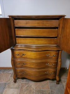 lot 13 image: French Provincial 1960s Bedroom Set