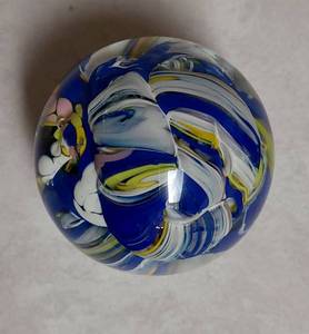lot 23 image: Beautiful Multi Color Karg Paperweight